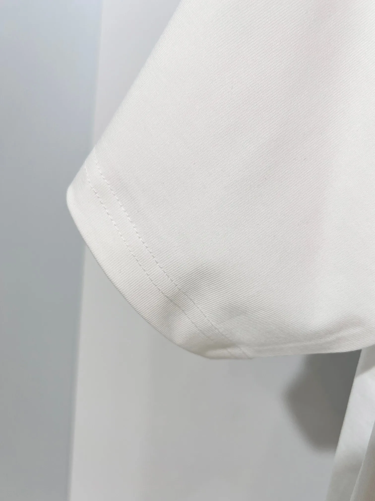 LOEWE/ Quality T Classic LOGO 2025ss Quality Versatile Quality : Black.White Size：S M L XL